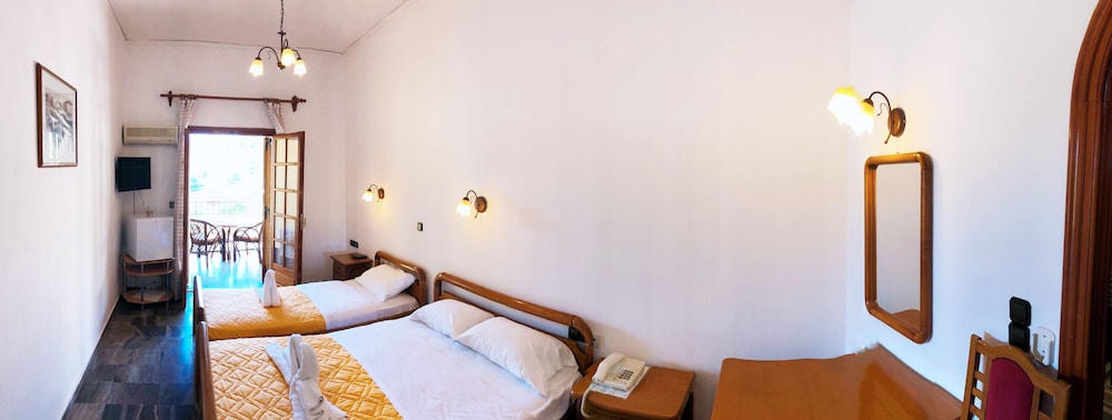 Basic Triple Room, Pool View