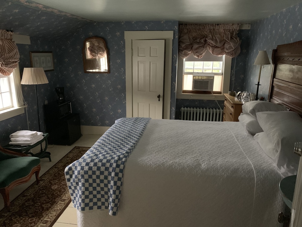 Comfort Room (W. Knight)