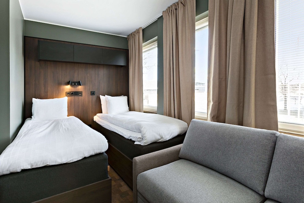 Family Room, 3 Twin Beds, Non Smoking, Kitchenette - Photo 2