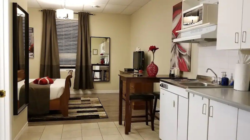 Suite #14 - 18 photo 2