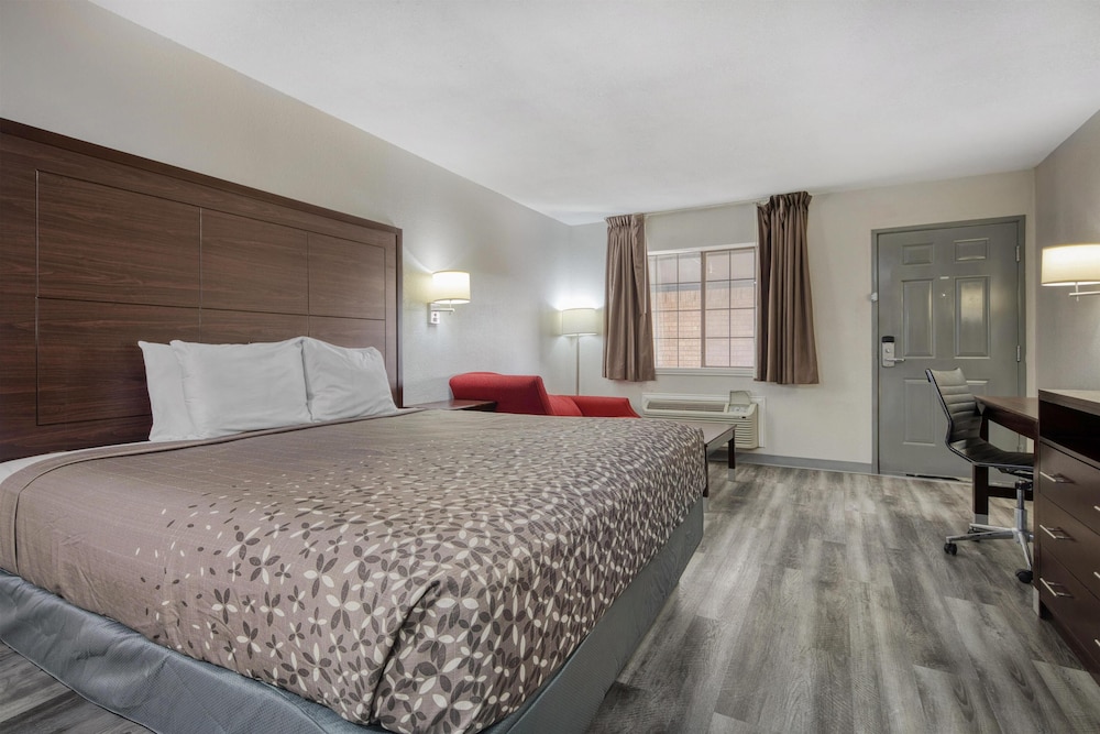 Suite, 1 King Bed, Non Smoking, Kitchenette (with Sofabed) photo 1