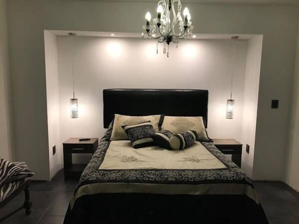 Double Room, 1 Queen Bed photo 1