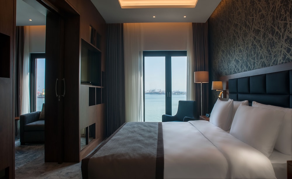 Suite, 1 King Bed, Smoking, Sea View
