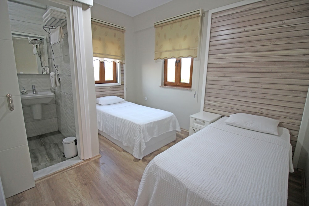 Standard Double Room photo 2
