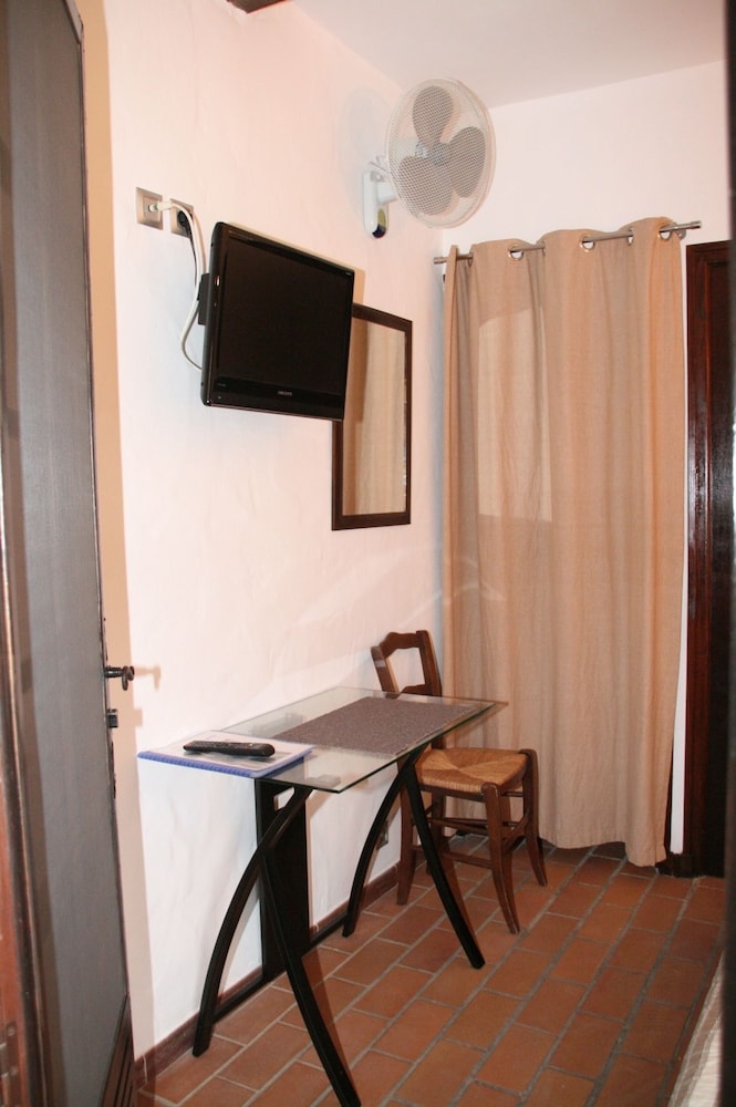 Economy Double Room photo 3