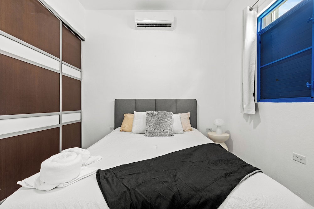Exclusive Studio, Patio (MM9)