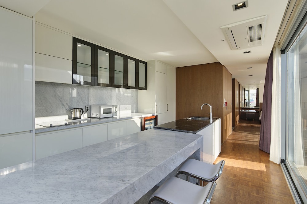 [Happy Together PKG] Penthouse(Top Floor) + Breakfast