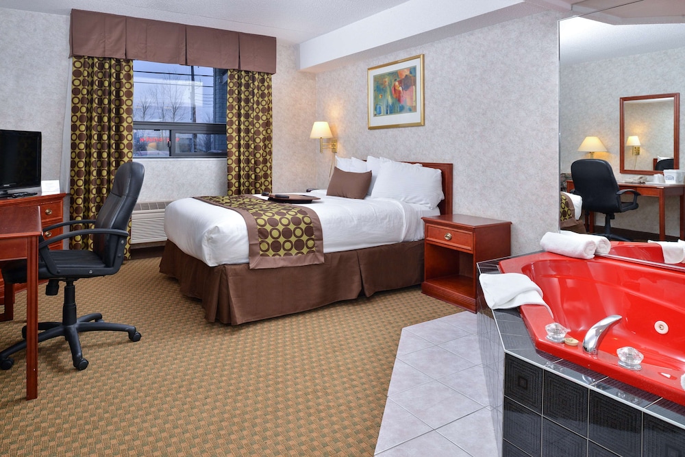 Suite, 1 Queen Bed, Non Smoking, Jetted Tub - Photo 1
