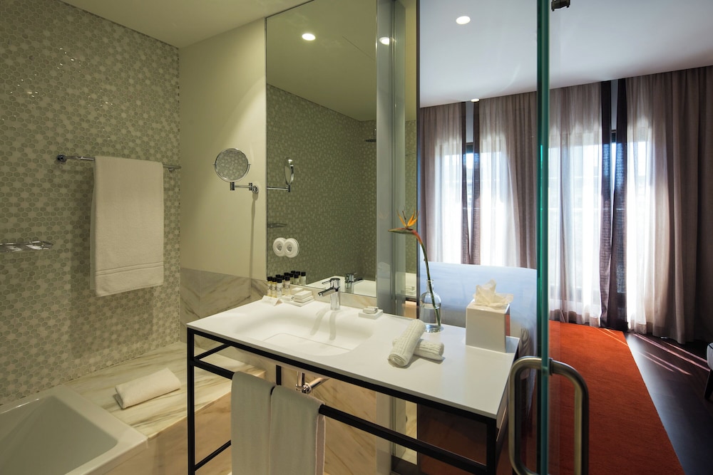 Executive Room (Grand View) thumbnail 5