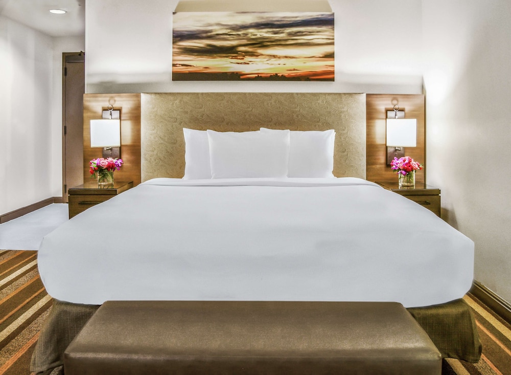 Junior Suite, 1 King Bed - Photo 3