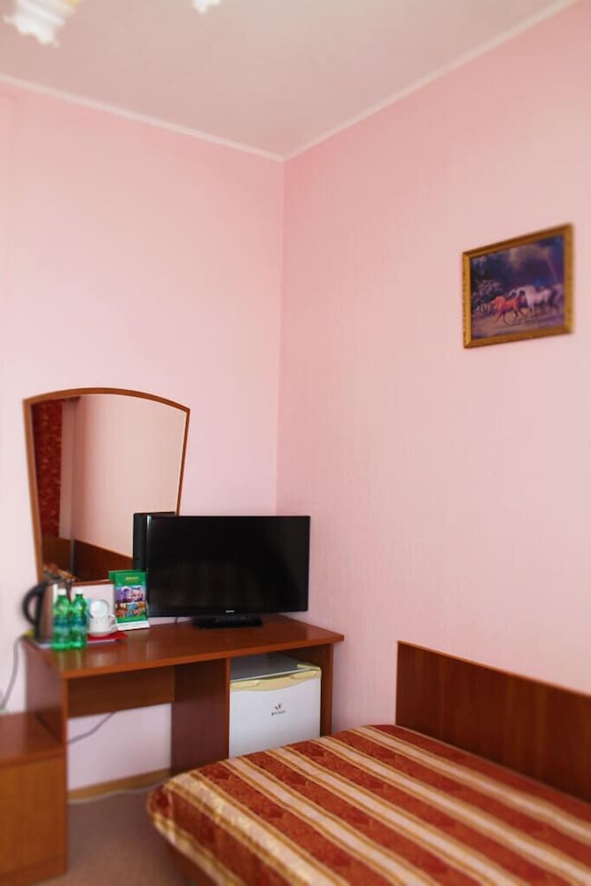 Economy Twin Room photo 3