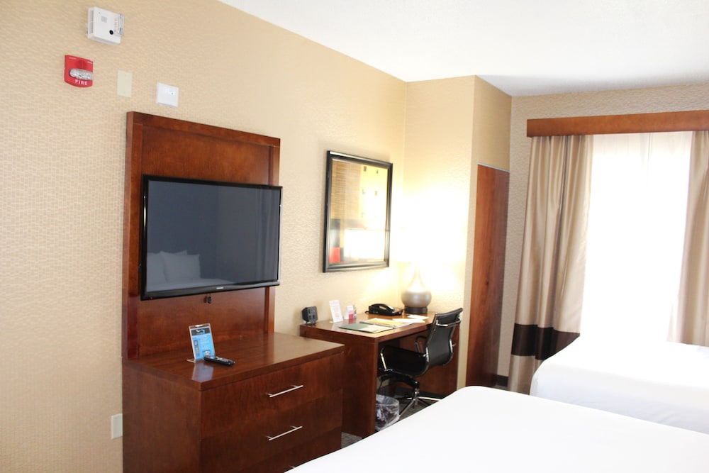 Suite, Non-Smoking, 2 Queen Beds Accessible with Sofa Bed - Photo 6