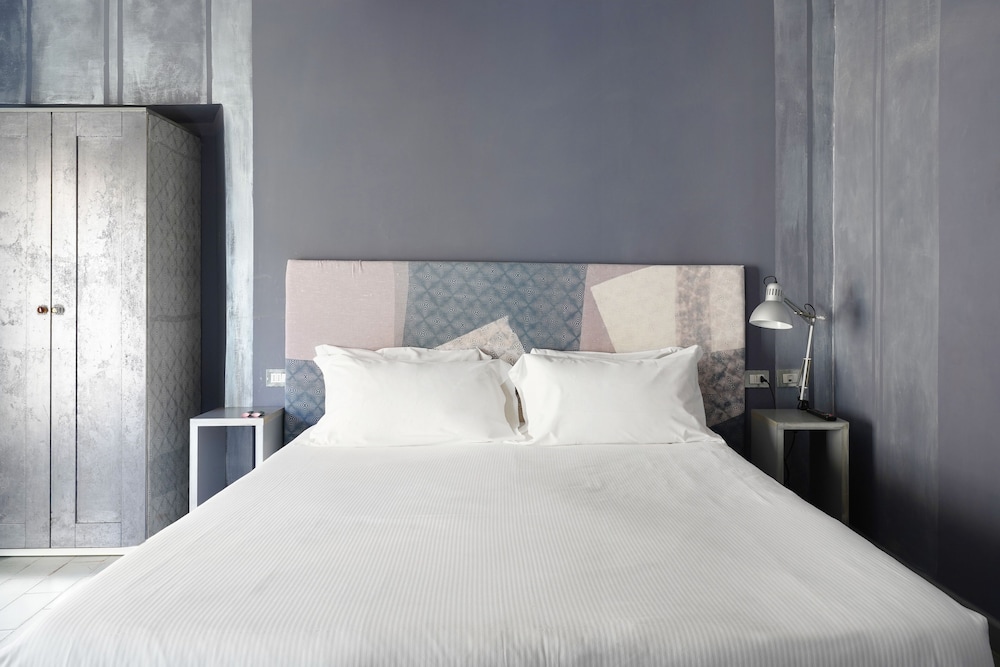 Medium Room with Sofa Bed photo 1