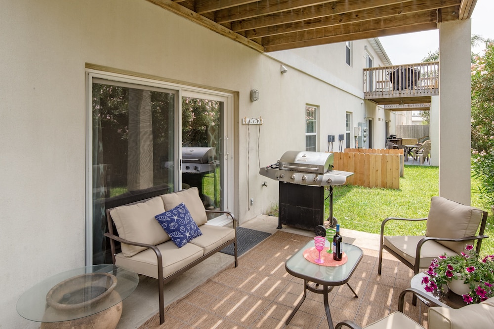 Premium Condo, 2 Bedrooms, 2 Bathrooms, Ground Floor photo 2