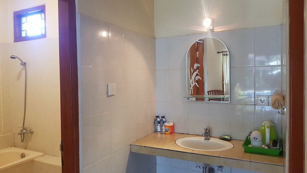 Deluxe Twin Room, 2 Twin Beds, Pool View photo 2