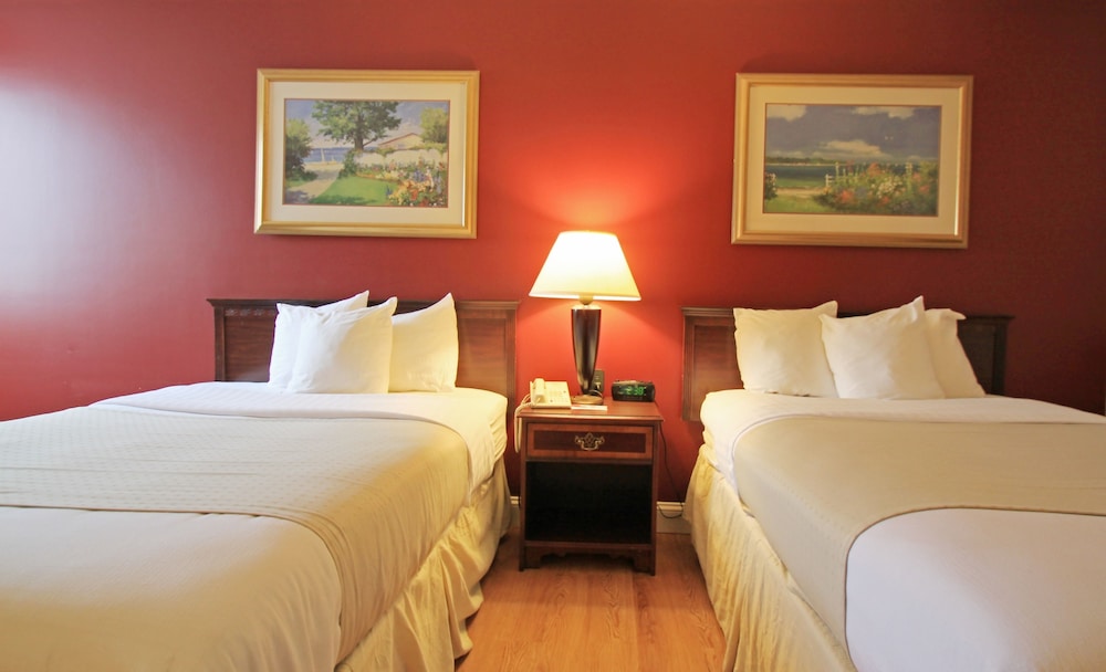 Standard Room, 2 Queen Beds, Courtyard View - Photo 4