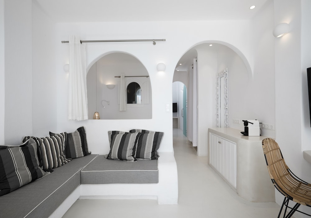 Superior Suite - Photo 4