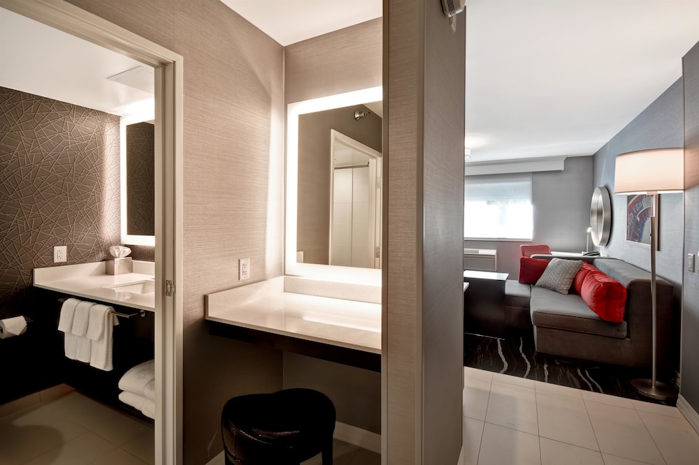 Suite, 1 King Bed