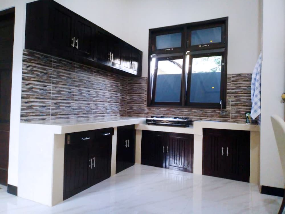 Family House - Photo 8