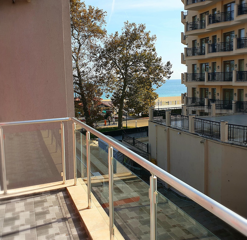 Family Apartment photo 3