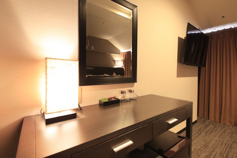 Superior Queen Room, Smoking - Extra Sofa Bed is from 3rd adult photo 2