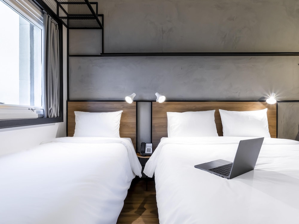 Standard Room, Multiple Beds - Photo 2