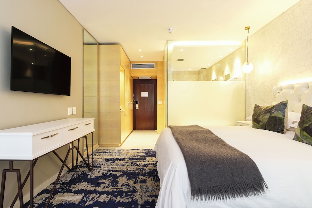 Junior Suite, 1 King Bed, Garden View, Garden Area (Junior Suite Garden) photo 3