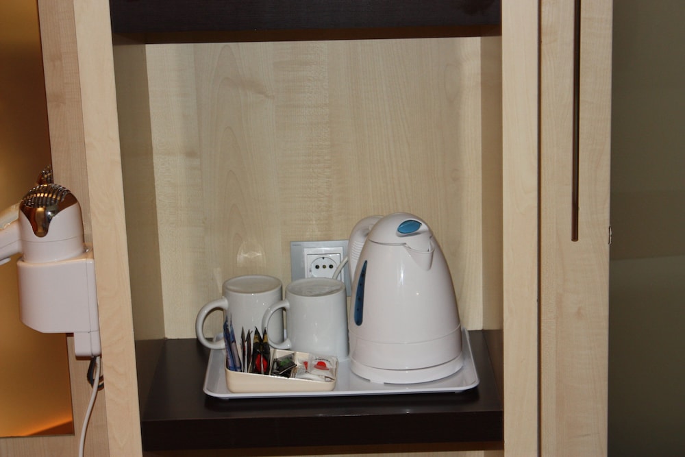 Standard Room, 1 Queen Bed (Free Breakfast) - Photo 4