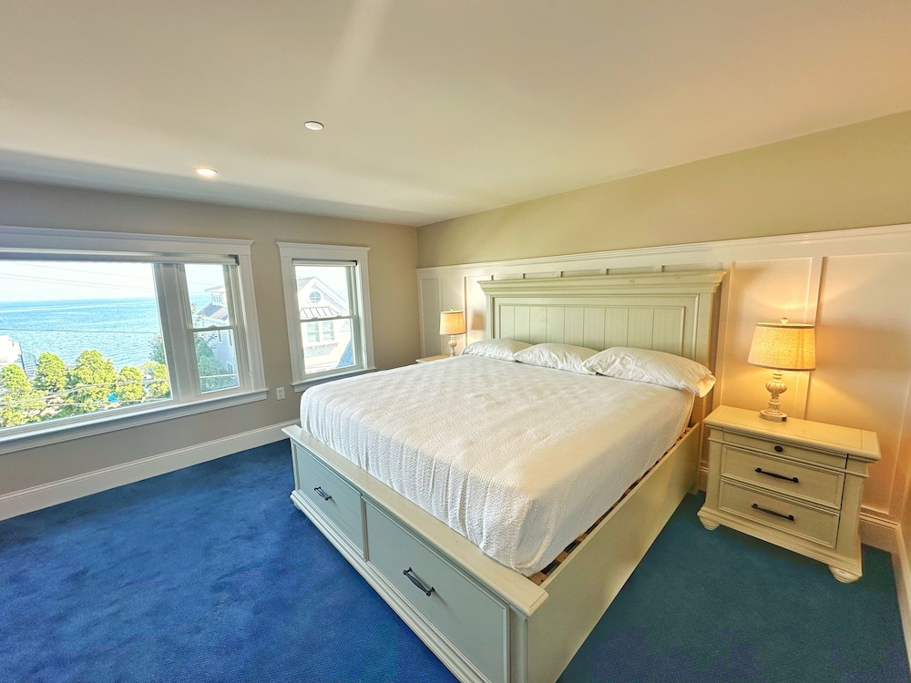 Signature Single Room, 1 King Bed, Ocean View, Sea Facing