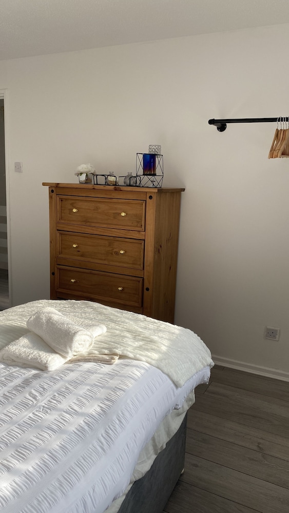 Bv Luxury Spacious 3 Bedroom House At Isaac Close, Photo 13