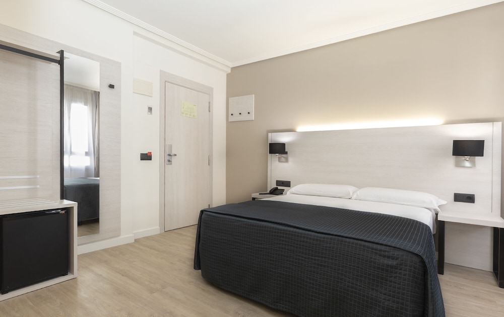 Double or Twin Room (Single Use) - Photo 4