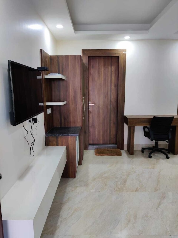 Suite - Photo 7