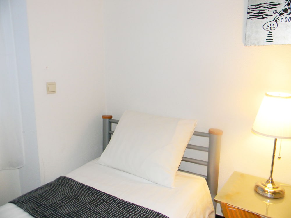 Apartment, 2 Bedrooms, Balcony (F) photo 2