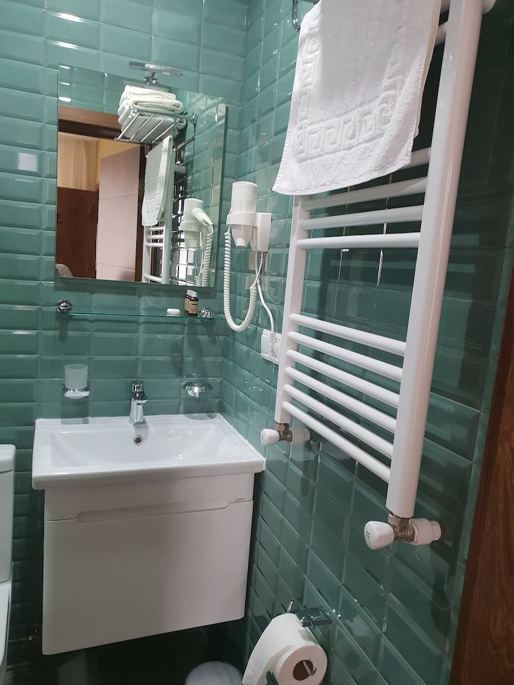 Standard Double or Twin Room - Photo 4