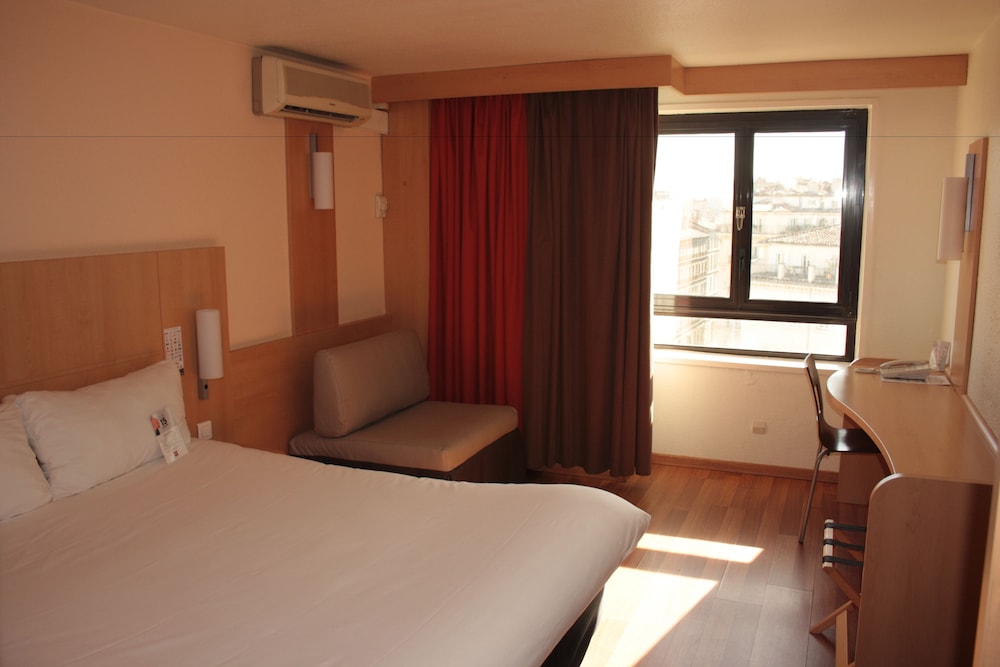 Premium Room, 1 Double Bed with Sofa bed - Photo 18