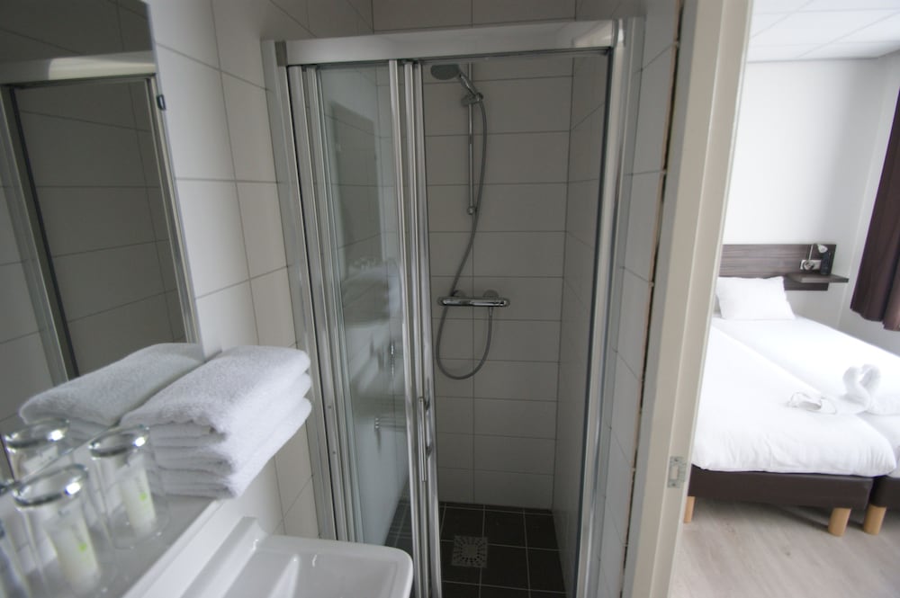 Triple Room, 3 Twin Beds photo 2