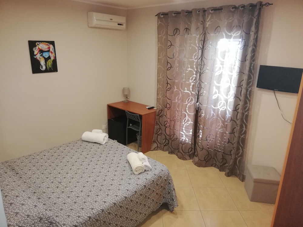 Standard Double or Twin Room photo 1