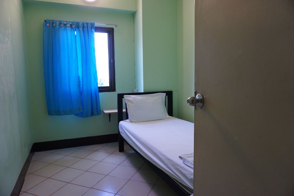 Fan Single Room with Shared Bathroom photo 1