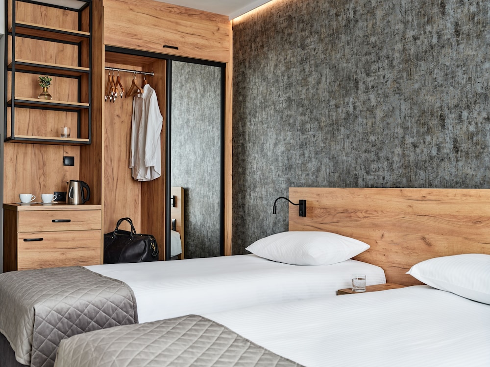 Standard Twin Room - Photo 5