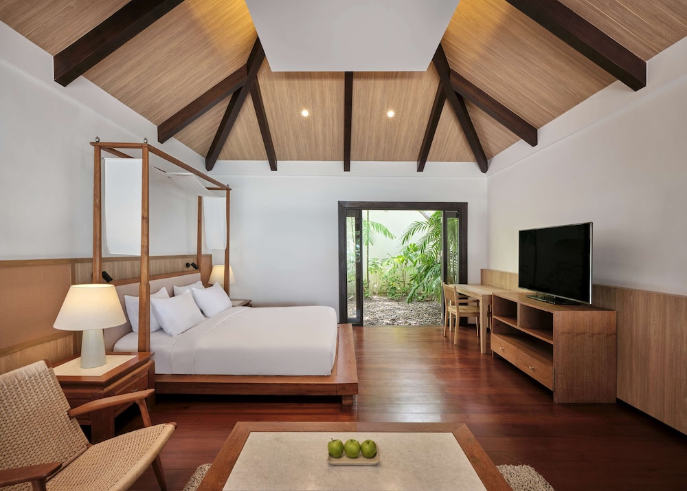 Wellbeing Seafront Pool Villa thumbnail 6