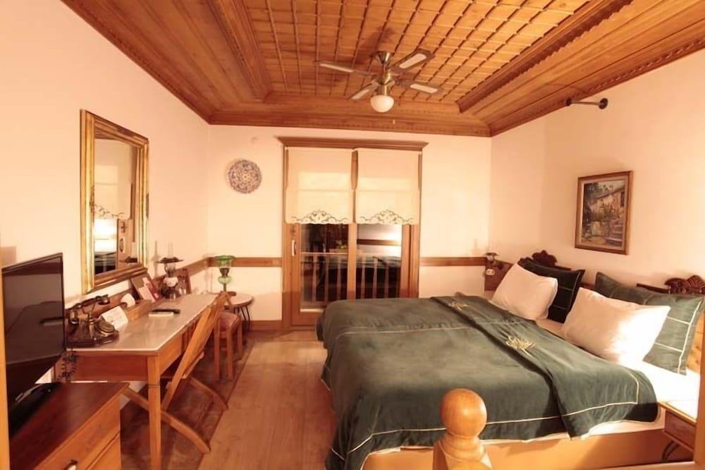 Standard Double Room, 1 Double Bed, Smoking, Mountain View photo 1