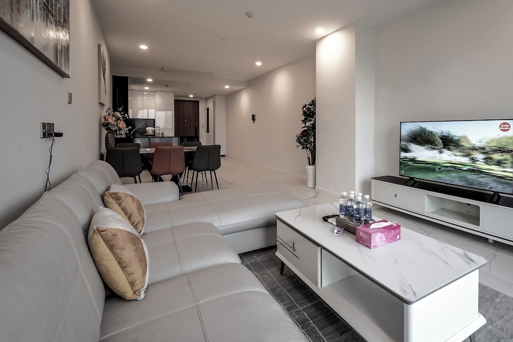 Gallery Apartment, 3 Bedrooms, Balcony, City View