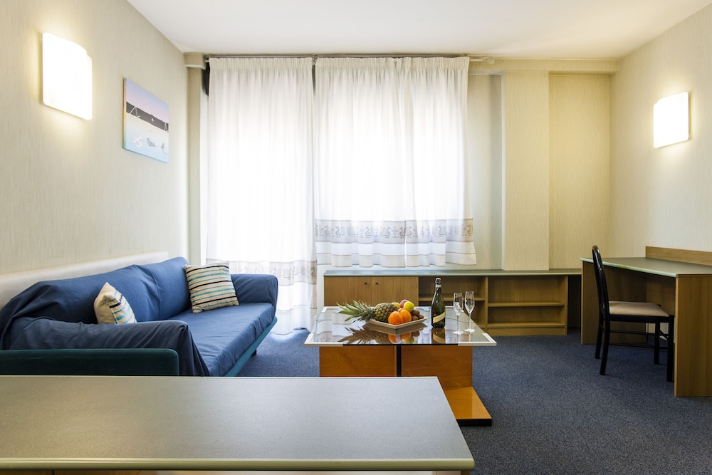 Standard Room, Multiple Beds photo 3
