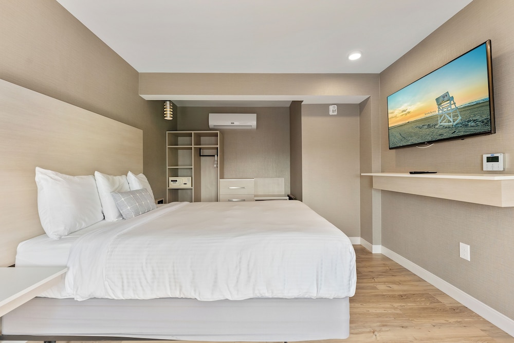 Deluxe Room, 1 Queen Bed, Non Smoking - Photo 2