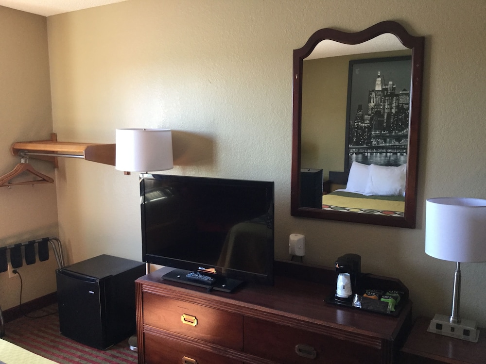 Standard Room, 1 King Bed - Photo 3
