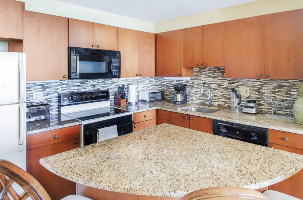 1-Bedroom Oceanfront (4301) photo 2