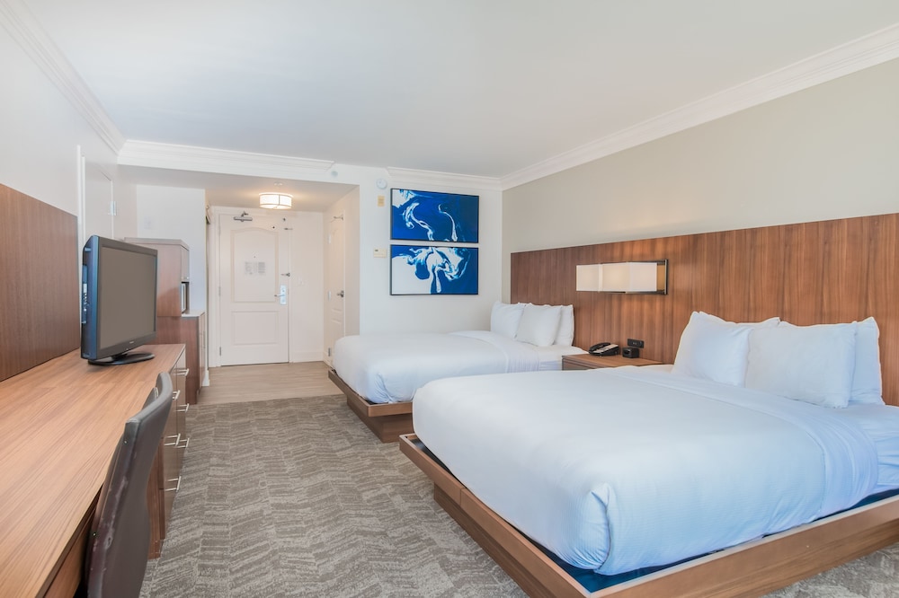 Room, 2 Queen Beds, Pool View - Photo 1