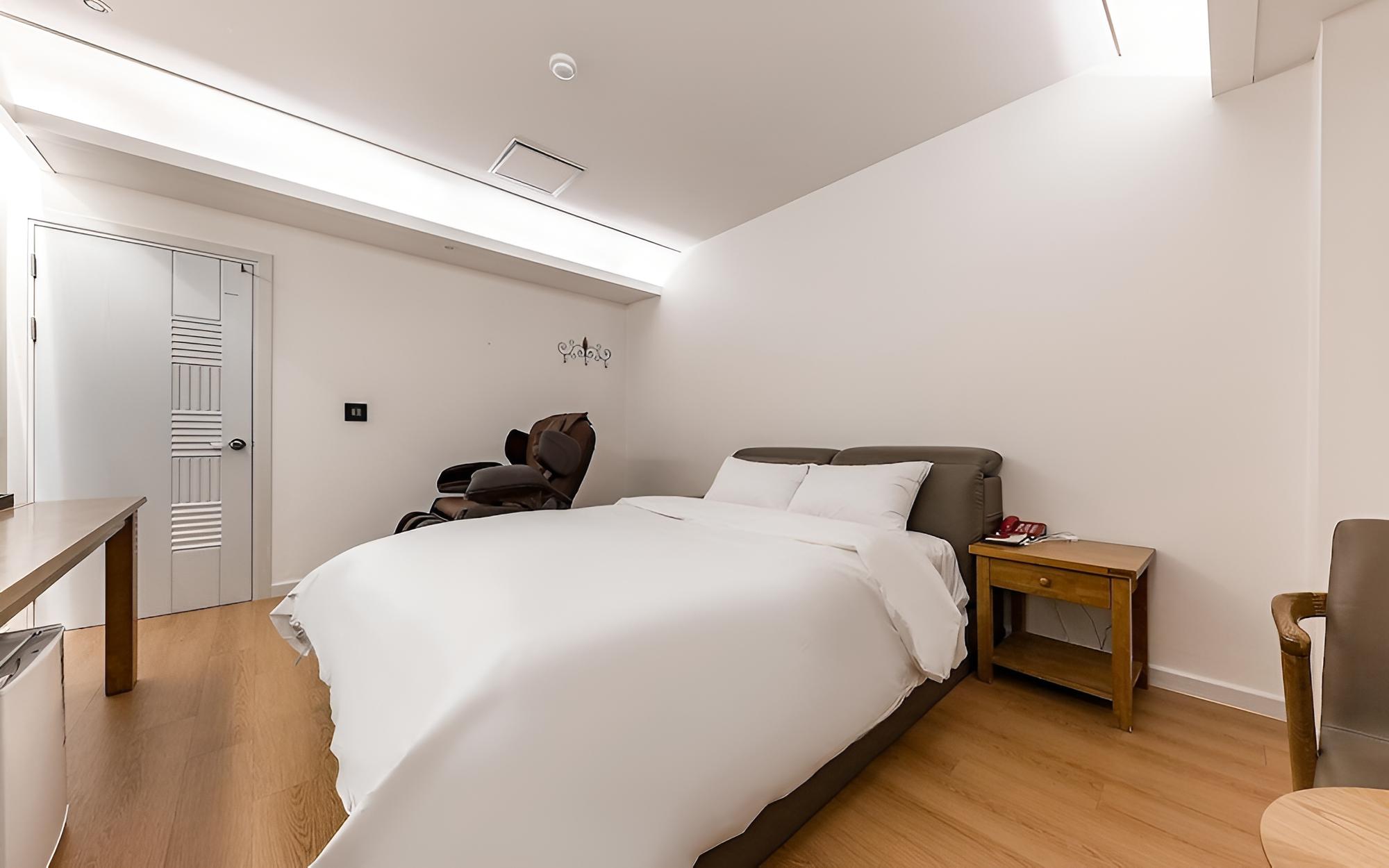 Room (VIP (Massage Chair)) photo 2