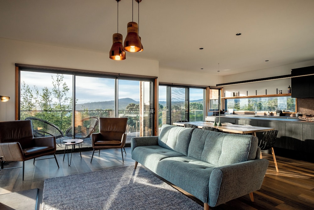 Luxury House photo 3
