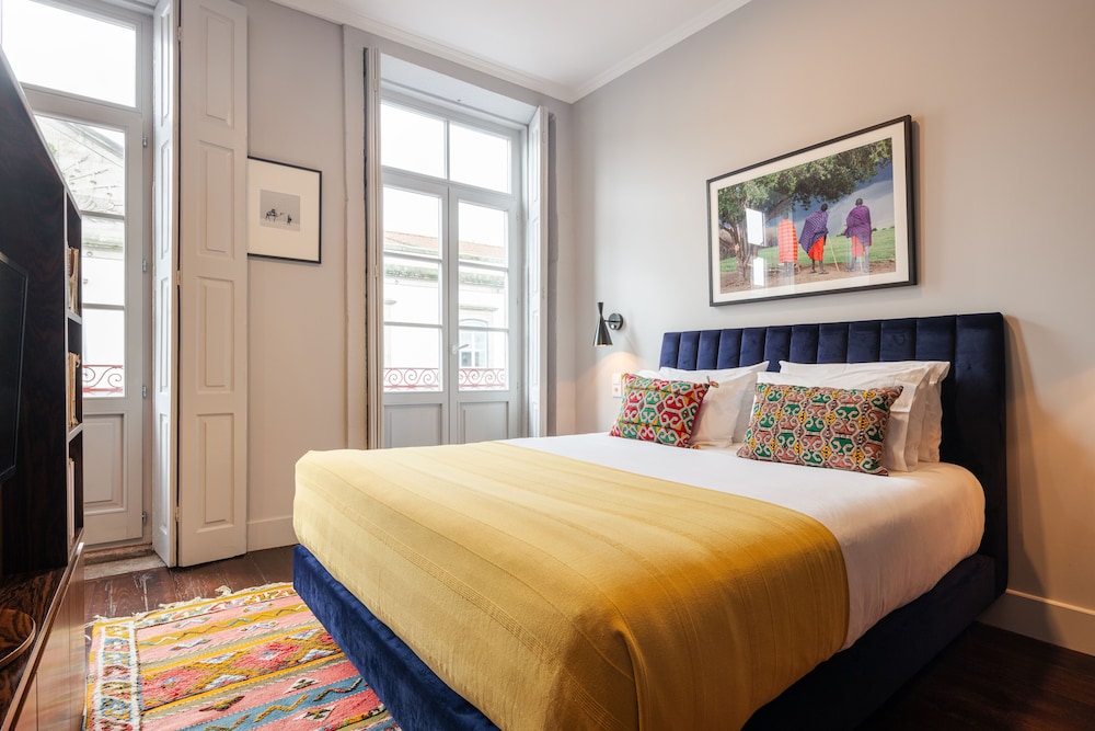 Junior Suite with Balcony thumbnail 5